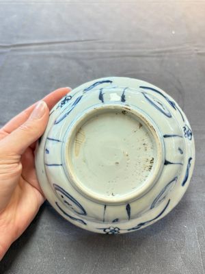 Five Chinese blue and white 'klapmuts' bowls with figural design, Wanli — photo 30