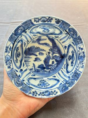 Five Chinese blue and white 'klapmuts' bowls with figural design, Wanli — photo 5