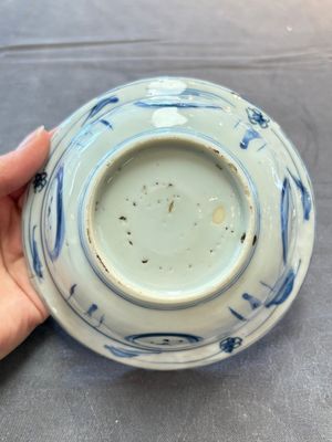 Five Chinese blue and white 'klapmuts' bowls with figural design, Wanli — photo 6
