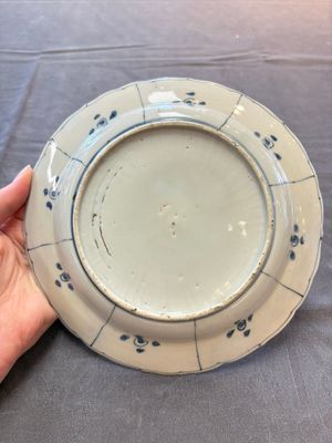 Five Chinese blue and white 'kraak' and 'kraak'-style plates, a saucer and a bowl, Ming/Qing — photo 11
