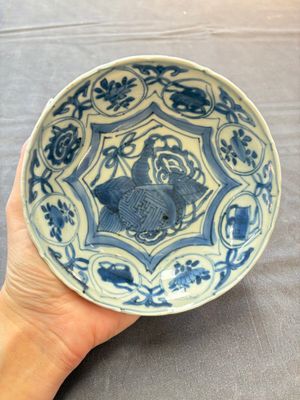 Five Chinese blue and white 'kraak' and 'kraak'-style plates, a saucer and a bowl, Ming/Qing — photo 12