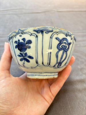 Five Chinese blue and white 'kraak' and 'kraak'-style plates, a saucer and a bowl, Ming/Qing — photo 15