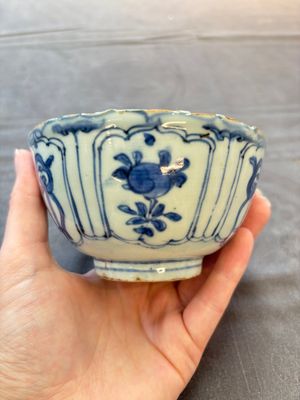 Five Chinese blue and white 'kraak' and 'kraak'-style plates, a saucer and a bowl, Ming/Qing — photo 16