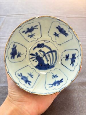 Five Chinese blue and white 'kraak' and 'kraak'-style plates, a saucer and a bowl, Ming/Qing — photo 18