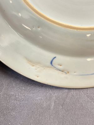 Five Chinese blue and white 'kraak' and 'kraak'-style plates, a saucer and a bowl, Ming/Qing — photo 5