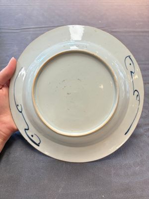 Five Chinese blue and white 'kraak' and 'kraak'-style plates, a saucer and a bowl, Ming/Qing — photo 7