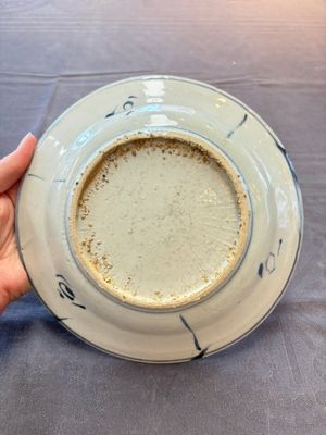 Five Chinese blue and white 'kraak' and 'kraak'-style plates, a saucer and a bowl, Ming/Qing — photo 9