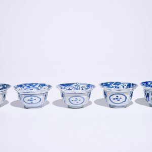 Five Chinese blue and white kraak porcelain bowls, Ming, Wanli — 照片 1