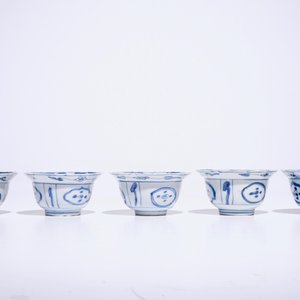 Five Chinese blue and white kraak porcelain bowls, Ming, Wanli — 照片 3