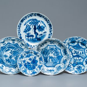 Five Chinese blue and white kraak porcelain dishes with deer and grasshoppers, Wanli — photo 1
