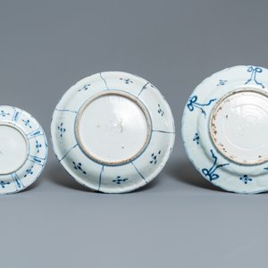Five Chinese blue and white kraak porcelain dishes with deer and grasshoppers, Wanli — photo 3