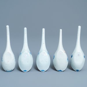 Five Chinese blue and white 'landscape' spoons, 19th C. — photo 3