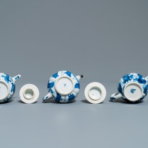 Five Chinese blue and white 'Long Eliza' teapots, Kangxi — 照片 13