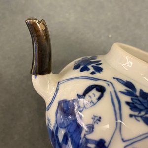 Five Chinese blue and white 'Long Eliza' teapots, Kangxi — 照片 14