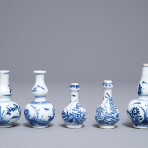 Five Chinese blue and white minature vases, Kangxi — 照片 2