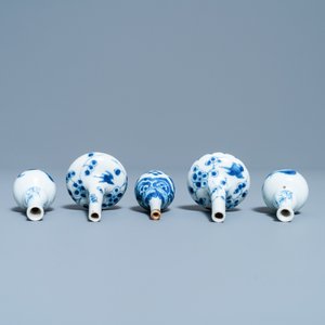 Five Chinese blue and white miniature vases, Kangxi — photo 5