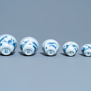 Five Chinese blue and white nesting bowls, Chenghua mark, Transitional period — 照片 9