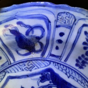 Five Chinese blue and white plates and bowls, Wanli, Tianqi and Transitional period — photo 32