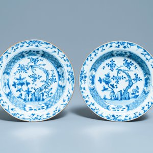 Five Chinese blue and white plates with floral design, Kangxi/Yongzheng — 照片 4
