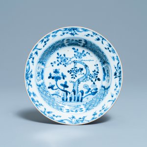 Five Chinese blue and white plates with floral design, Kangxi/Yongzheng — 照片 6