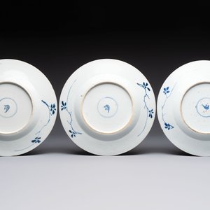 Five Chinese blue and white plates with floral design, Kangxi — photo 5