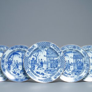 Five Chinese blue and white 'Romance of the Western Chamber' dishes, Kangxi/Yongzheng — photo 1