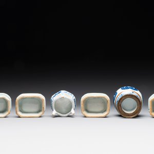 Five Chinese blue and white salts and a sprinkler with copper mounts, Kangxi/Jiaqing — 照片 4