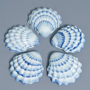 Five Chinese blue and white shell-shaped trays, Qianlong — 照片 1
