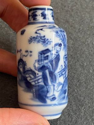 Five Chinese blue and white snuff bottles, 19th C. — photo 15
