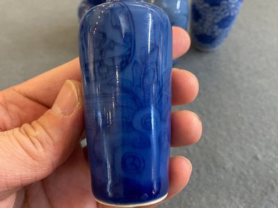 Five Chinese blue and white snuff bottles, 19th C. — 照片 6