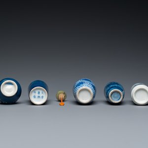 Five Chinese blue and white snuff bottles, 19th C. — 照片 7