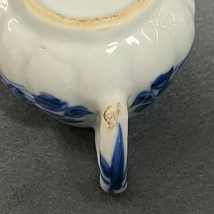 Five Chinese blue and white teapots and covers, Kangxi — photo 29