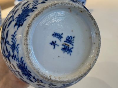Five Chinese blue and white vases, 19th C. — photo 21