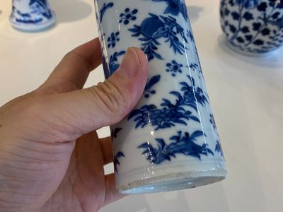 Five Chinese blue and white vases, 19th C. — photo 23