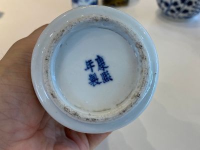 Five Chinese blue and white vases, 19th C. — photo 24