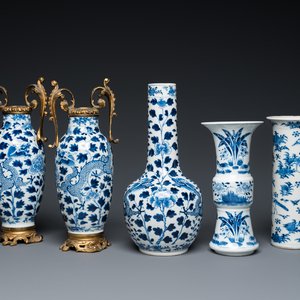 Five Chinese blue and white vases, 19th C. — photo 1