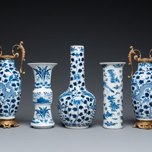 Five Chinese blue and white vases, 19th C. — photo 2