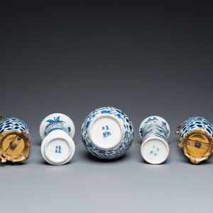 Five Chinese blue and white vases, 19th C. — photo 7