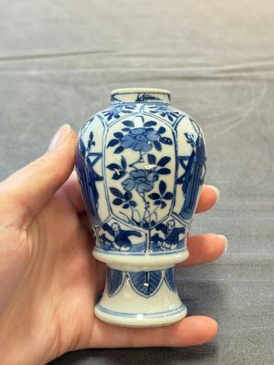 Five Chinese blue and white vases, jade 玉 marks, Kangxi and later — 照片 27