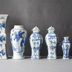 Five Chinese blue and white vases, Kangxi — photo 40