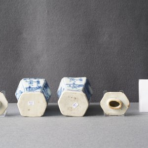 Five Chinese blue and white vases, Kangxi — photo 44