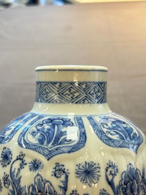 Five Chinese blue and white vases, Kangxi/Qianlong — 照片 20