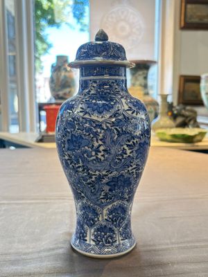 Five Chinese blue and white vases, Kangxi/Qianlong — 照片 32