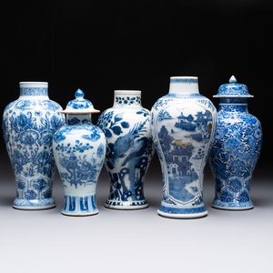 Five Chinese blue and white vases, Kangxi/Qianlong — 照片 1