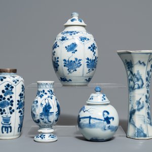 Five Chinese blue and white vases, Kangxi — 照片 2