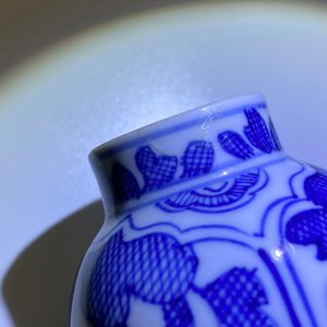 Five Chinese blue and white vases, one clobbered, Kangxi — 照片 16