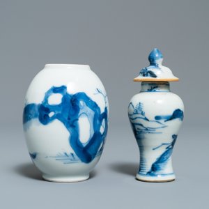 Five Chinese blue and white vases, one clobbered, Kangxi — 照片 9