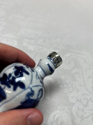 Five Chinese blue and white wares, three silver-mounted, Kangxi — photo 28