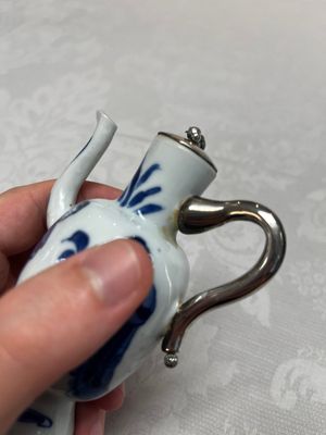 Five Chinese blue and white wares, three silver-mounted, Kangxi — photo 37