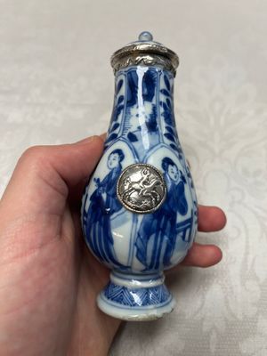 Five Chinese blue and white wares, three silver-mounted, Kangxi — photo 4